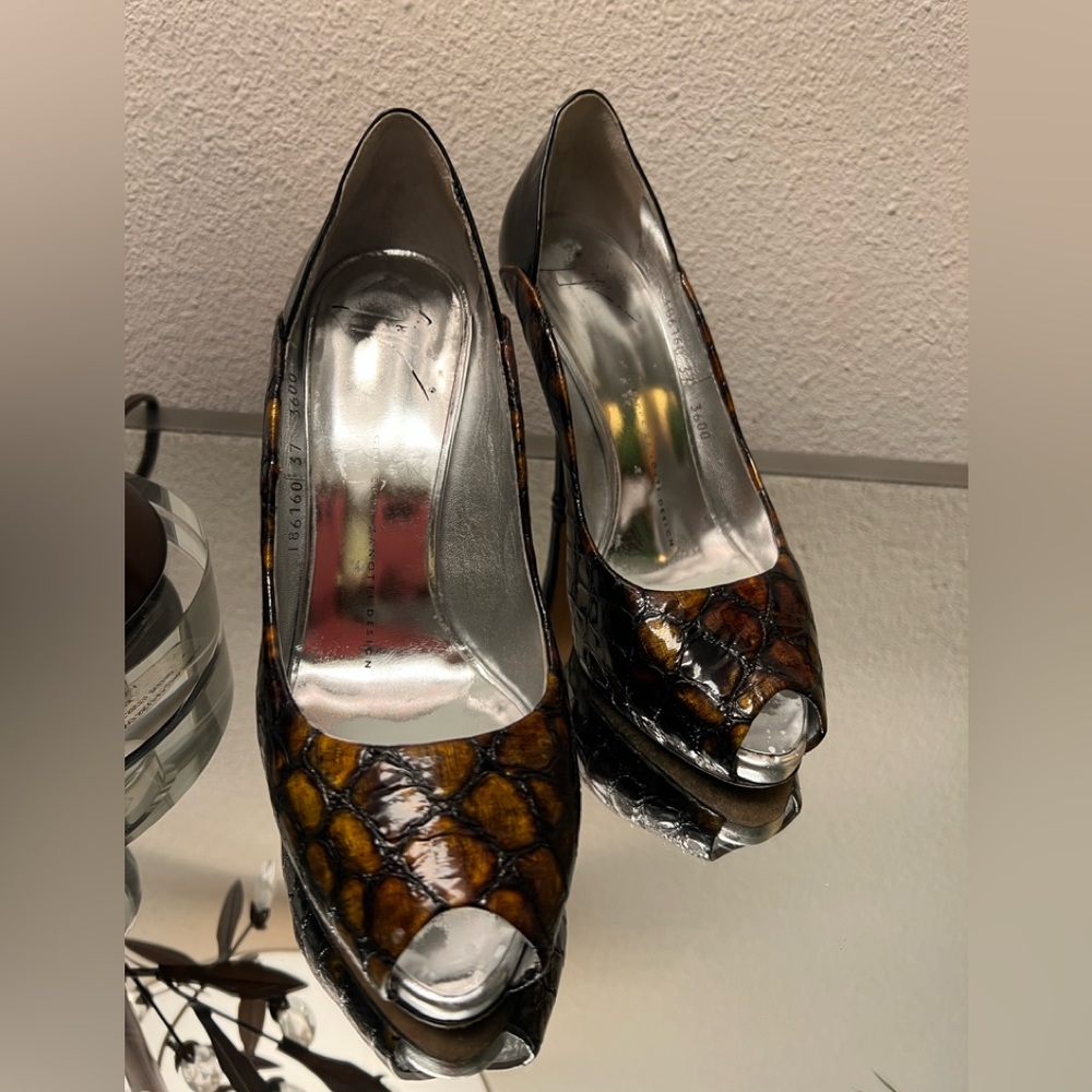 GIUSEPPE ZANOTTI Heels with peep toe (Pre-Owned)